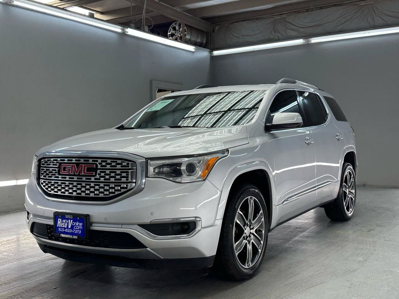 Used 2019 GMC Acadia Denali w/ Technology Package FWD image 3