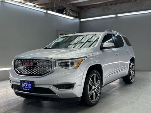 Used 2019 GMC Acadia Denali w/ Technology Package FWD image 3