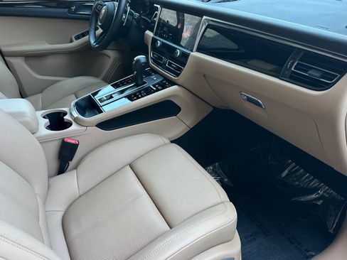 Certified 2023 Porsche Macan AWD/4WD image 16