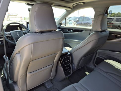 Used 2022 Lincoln Nautilus Reserve FWD image 18