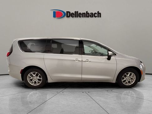 Used 2022 Chrysler Voyager LX image 6