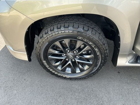 Used 2022 Lexus GX 460 Premium w/ Premium Package AWD/4WD image 13