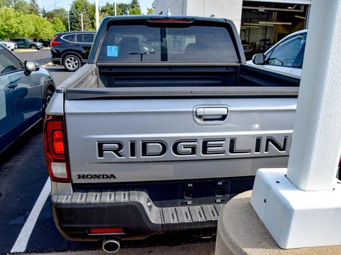 Used 2024 Honda Ridgeline Sport image 6