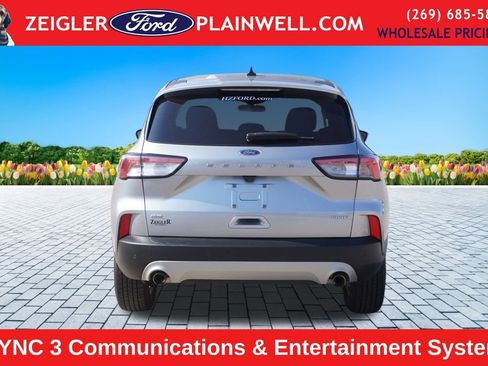 Used 2022 Ford Escape SE w/ Cold Weather Package image 4