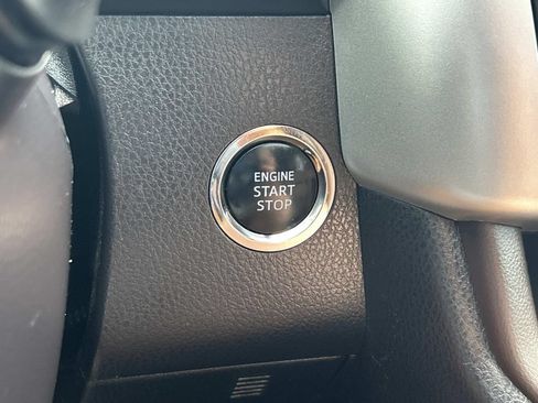 Used 2018 Toyota Highlander Limited FWD image 41