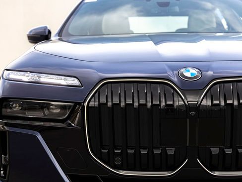 New 2026 BMW 740i xDrive image 9