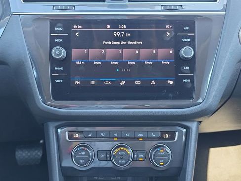 Used 2021 Volkswagen Tiguan SE AWD/4WD image 22