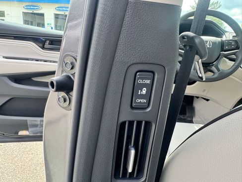 New 2026 Honda Odyssey Touring image 26