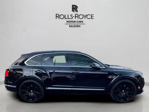 Used 2017 Bentley Bentayga image 4
