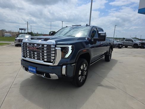 Used 2024 GMC Sierra 2500 Denali w/ Denali Reserve Package AWD/4WD image 3