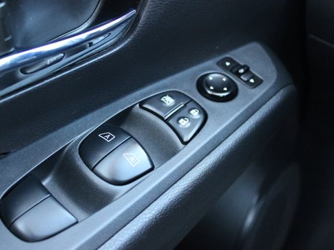 Certified 2021 Nissan Kicks SV image 28