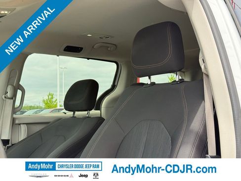Used 2018 Chrysler Pacifica Touring Plus FWD image 13