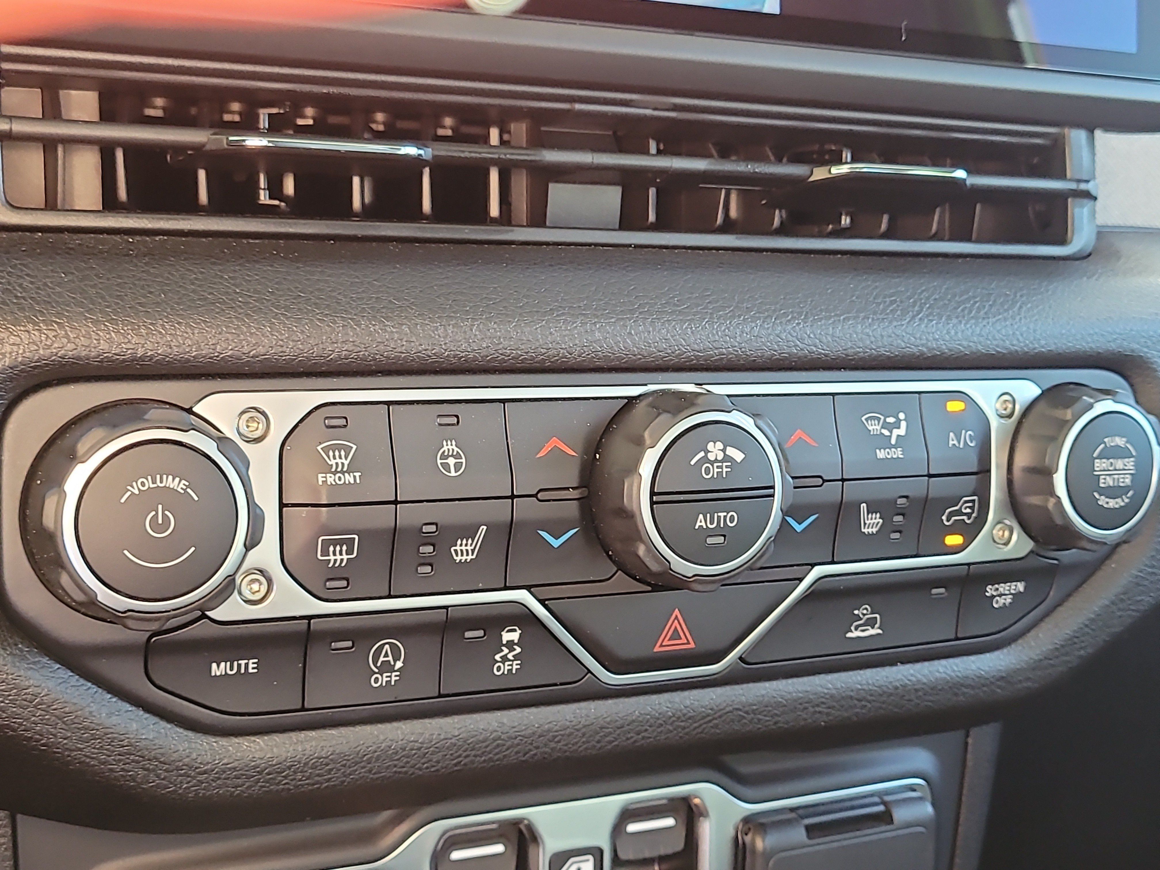 Used 2025 Jeep Wrangler Unlimited Sport AWD/4WD image 24