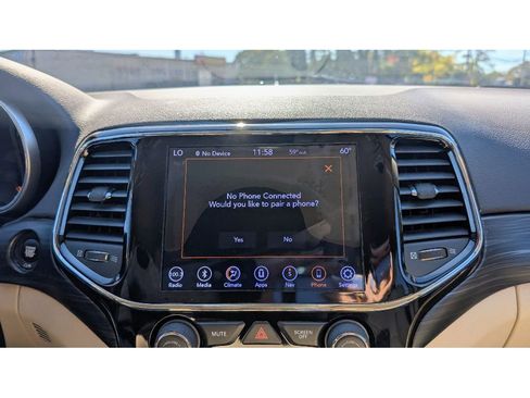 Used 2019 Jeep Grand Cherokee Laredo w/ 18" Wheel & 8.4" Radio Group image 28