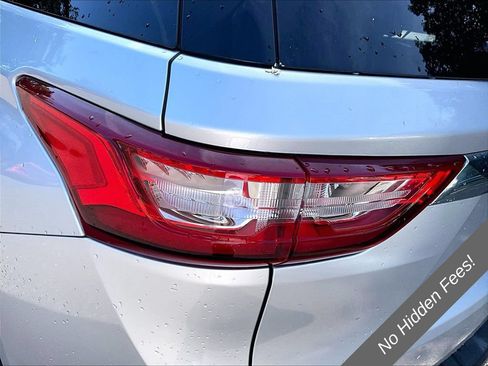 Used 2018 Chevrolet Traverse LT w/ LPO, 'HIT The Road' Package AWD/4WD image 28