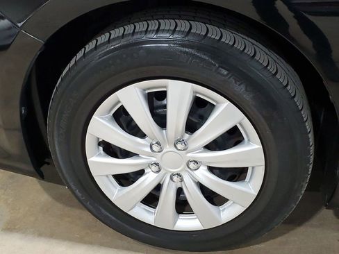 Used 2015 Toyota Camry LE image 36