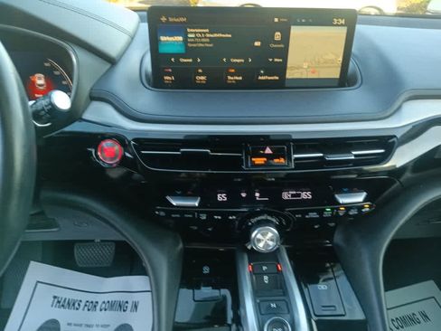 Used 2023 Acura MDX SH-AWD w/ Technology Package image 13