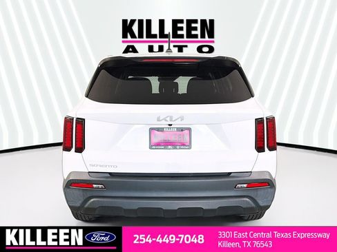 Used 2023 Kia Sorento LX FWD image 8