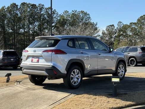 Used 2025 Toyota Corolla Cross L image 7