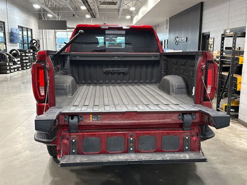 Used 2021 GMC Sierra 1500 AT4 w/ AT4 Value Package AWD/4WD image 4