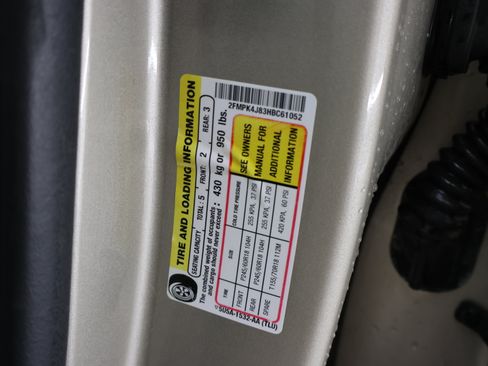 Used 2017 Ford Edge SEL w/ Equipment Group 201A AWD/4WD image 58