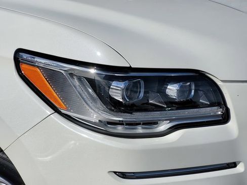 Used 2023 Lincoln Navigator L Reserve image 11