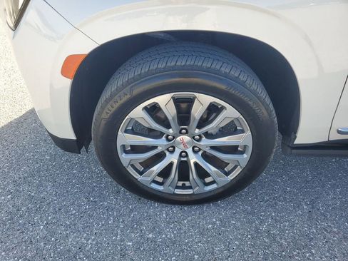 Used 2021 GMC Yukon Denali w/ Denali Premium Package image 18