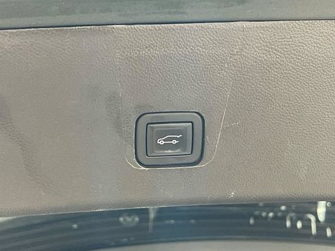 Used 2022 Chevrolet Traverse LT FWD image 27