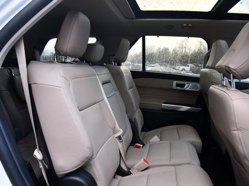 Used 2023 Ford Explorer Limited w/ Limited Technology Package image 17