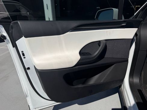 Used 2022 Tesla Model X Plaid image 10