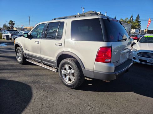Used 2004 Ford Explorer XLT image 2