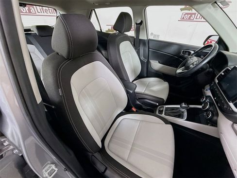 Certified 2024 Hyundai Venue SEL image 30