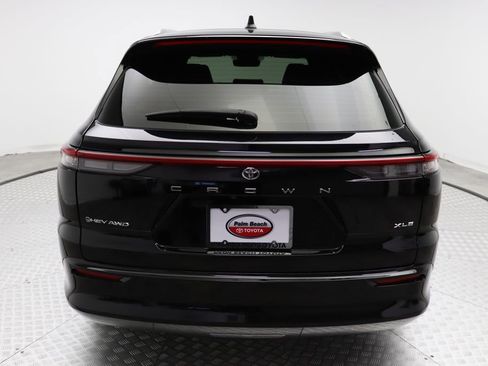 Used 2025 Toyota Crown Signia image 10