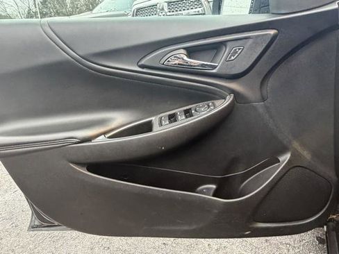 Used 2017 Chevrolet Malibu Hybrid w/ Leather Package image 9