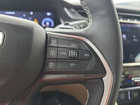 Used 2023 Jeep Grand Cherokee L Limited AWD/4WD image 39