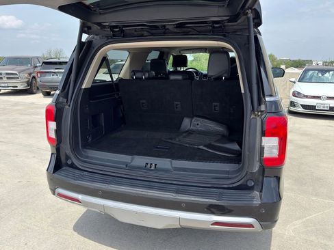 Used 2024 Ford Expedition Max XLT image 9