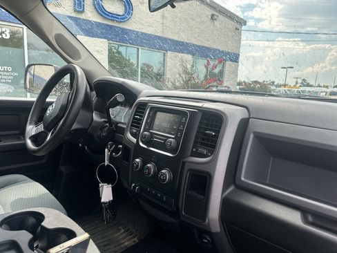 Used 2017 RAM 2500 Tradesman w/ Chrome Appearance Group RWD image 11