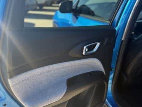 Used 2024 Jeep Compass Latitude w/ Sun and Sound Group image 5