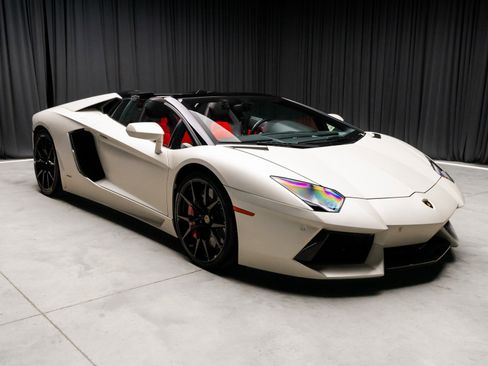 Used 2015 Lamborghini Aventador LP 700-4 image 25