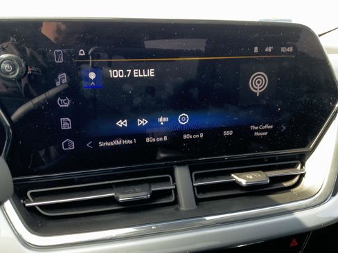 Used 2025 Chevrolet Trax LT FWD image 30