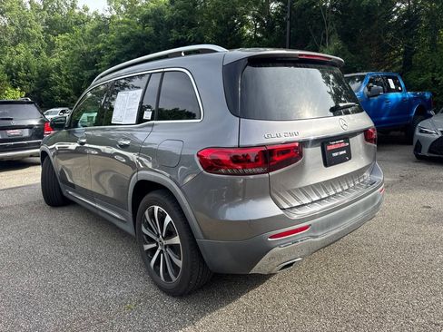 Used 2022 Mercedes-Benz GLB 250 w/ Premium Package Lite image 2