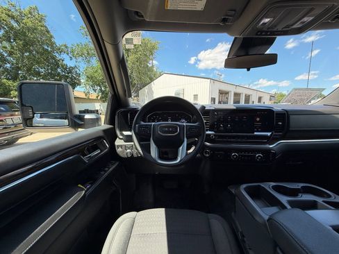 Used 2024 GMC Sierra 2500 SLE w/ SLE Value Package; AWD/4WD image 2