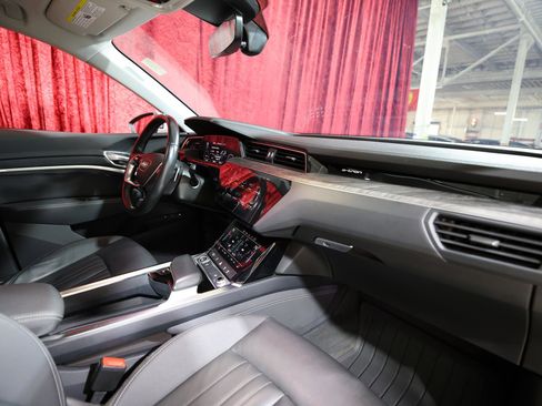 Used 2021 Audi e-tron Premium w/ Convenience Plus Package image 25