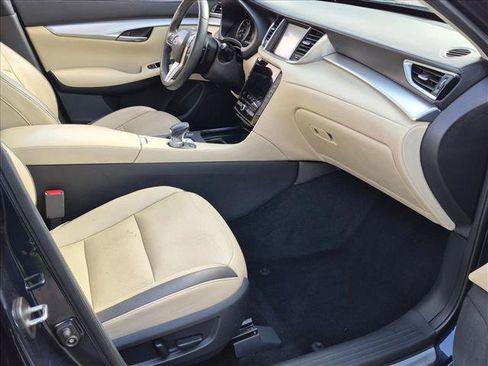 Used 2019 INFINITI QX50 Essential FWD image 18