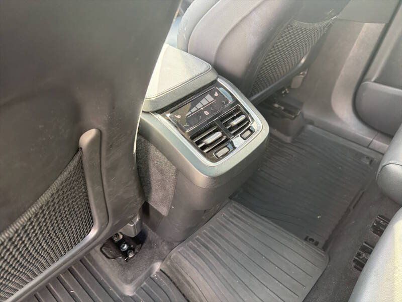 Used 2020 Volvo XC90 T5 Momentum AWD/4WD image 11