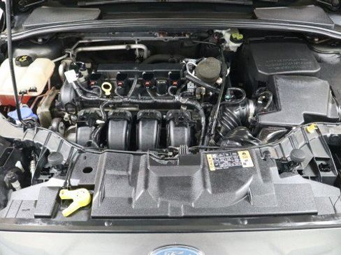 Used 2015 Ford Focus SE w/ SE Sport Package FWD image 19