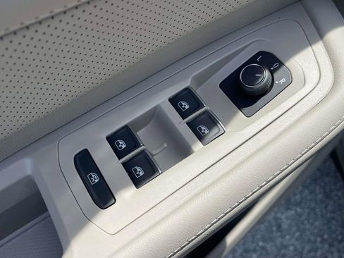 New 2026 Volkswagen Atlas SE FWD image 18
