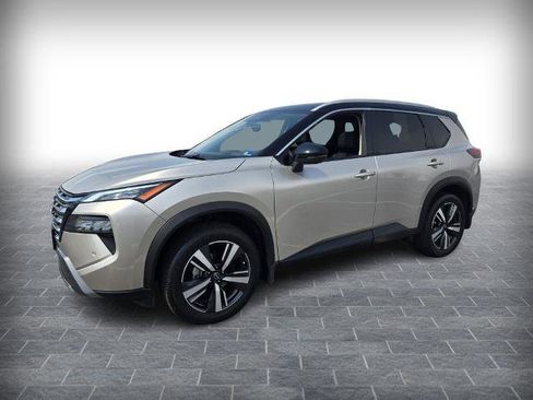 Certified 2025 Nissan Rogue SL w/ SL Premium Package FWD image 2