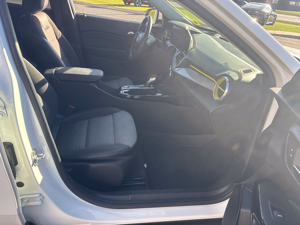 Used 2024 Chevrolet Trax LT FWD image 31