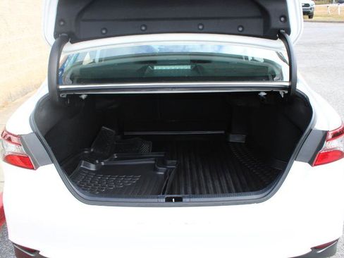 Used 2021 Toyota Camry LE image 18